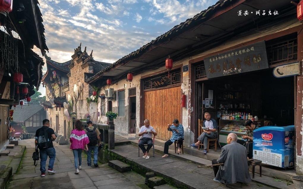 笑脸球的冒险之旅